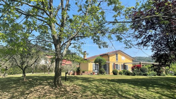 casa indipendente in vendita a Sarzana