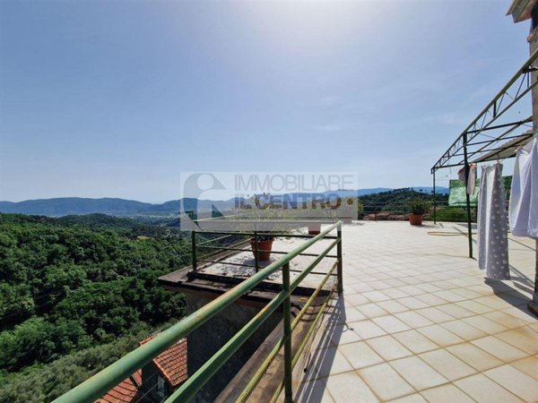 casa indipendente in vendita a Sarzana in zona Falcinello