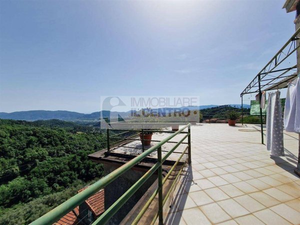 casa indipendente in vendita a Sarzana in zona Falcinello