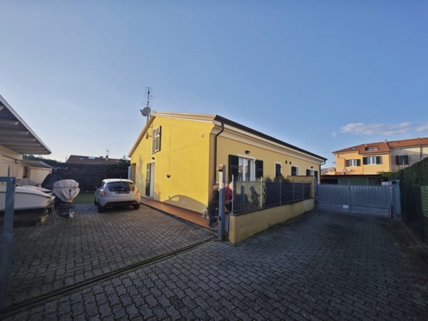 casa indipendente in vendita a Sarzana in zona San Lazzaro