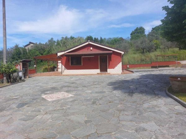 casa indipendente in vendita a Sarzana