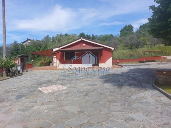 casa indipendente in vendita a Sarzana