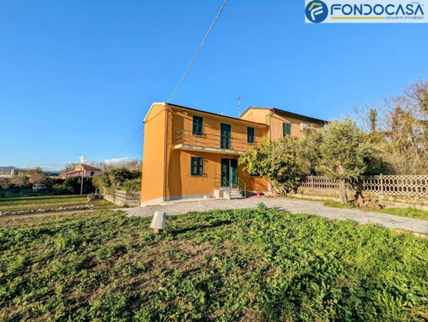 casa indipendente in vendita a Sarzana in zona Falcinello