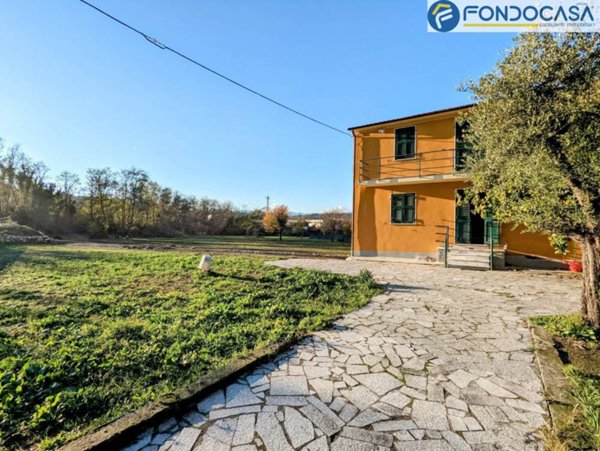 casa indipendente in vendita a Sarzana