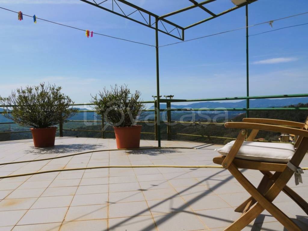 casa indipendente in vendita a Sarzana in zona Falcinello