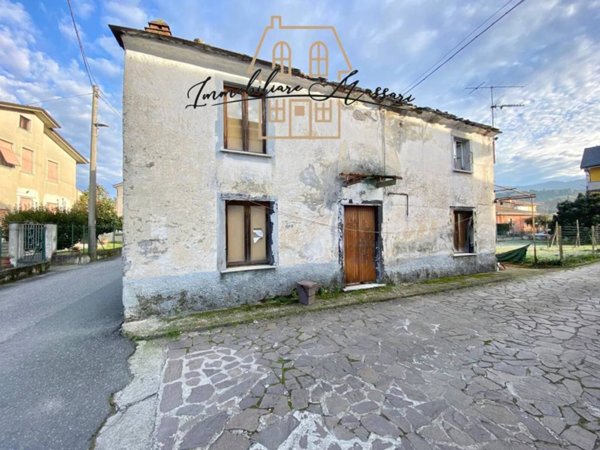 casa indipendente in vendita a Sarzana