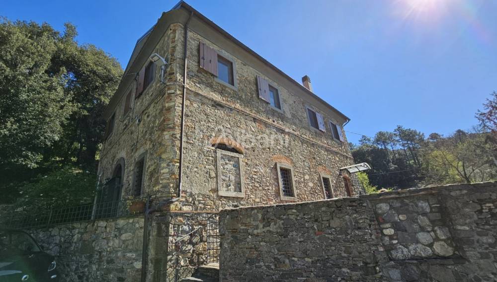 casa indipendente in vendita a Sarzana in zona Falcinello