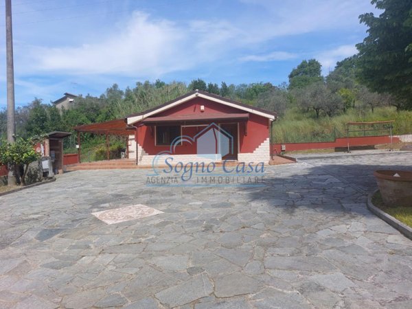 casa indipendente in vendita a Sarzana