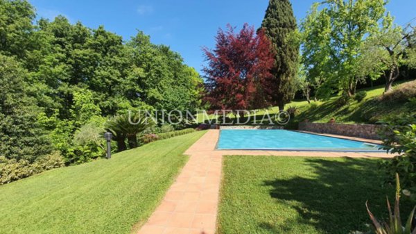 casa indipendente in vendita a Sarzana