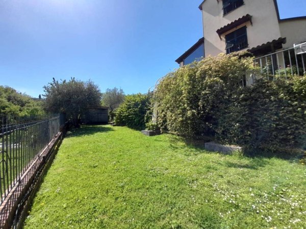 casa indipendente in vendita a Sarzana