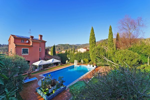 casa indipendente in vendita a Sarzana