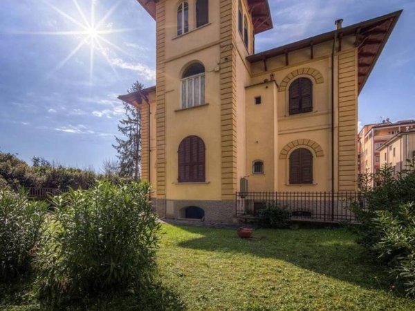 casa indipendente in vendita a Sarzana
