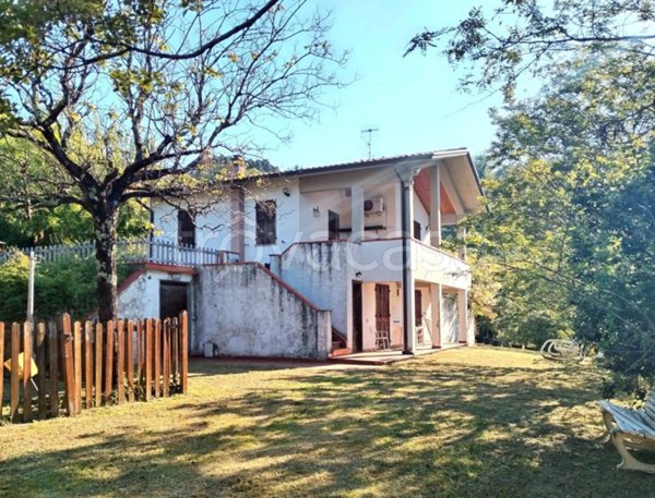 casa indipendente in vendita a Sarzana