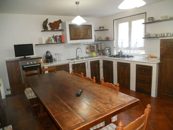 casa indipendente in vendita a Sarzana