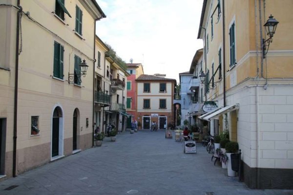 negozio in vendita a Sarzana