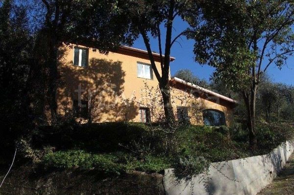 casa indipendente in vendita a Sarzana