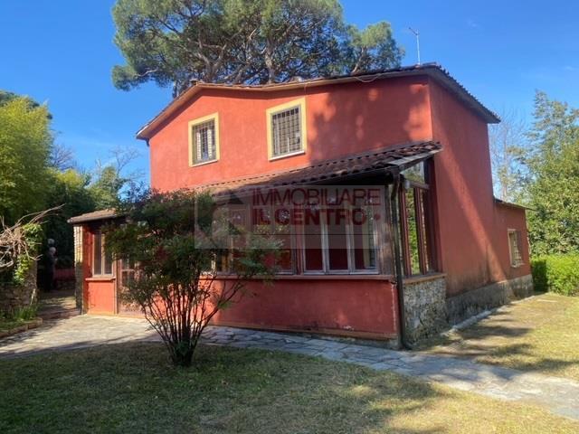 casa indipendente in vendita a Sarzana