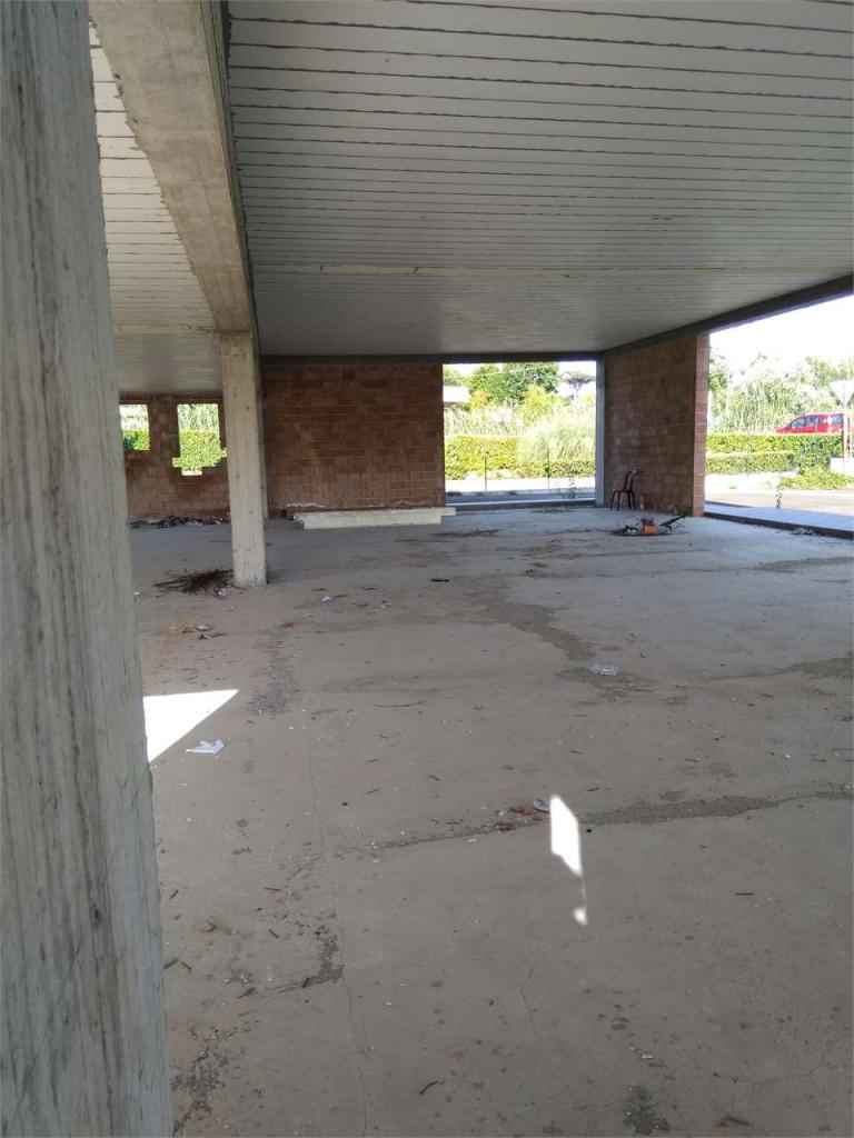 locale commerciale in vendita a Sarzana