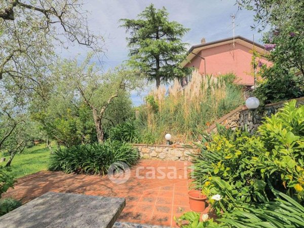 casa indipendente in vendita a Sarzana