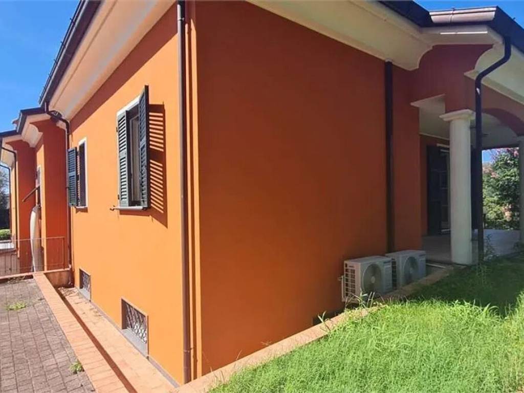casa indipendente in vendita a Sarzana