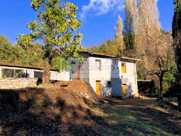 casa indipendente in vendita a Sarzana in zona Falcinello