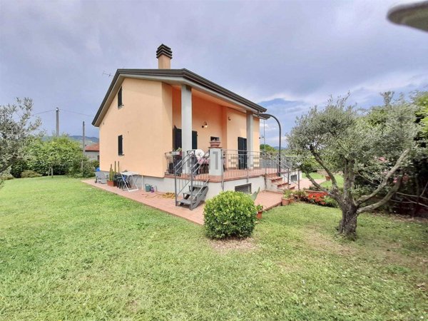 esavano in vendita a Sarzana