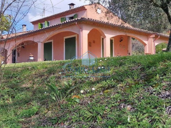 casa indipendente in vendita a Sarzana in zona Falcinello