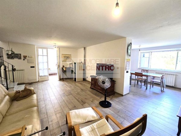 casa indipendente in vendita a Sarzana