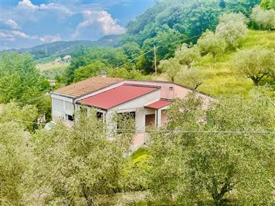 casa indipendente in vendita a Sarzana