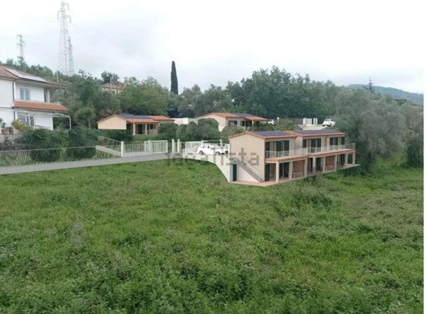 casa indipendente in vendita a Sarzana