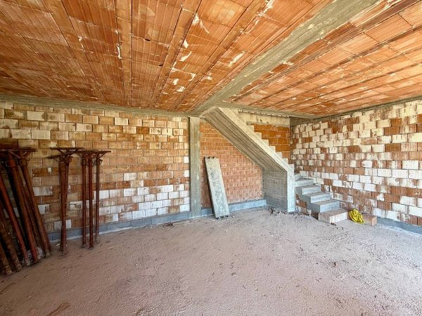 casa indipendente in vendita a Sarzana in zona San Lazzaro