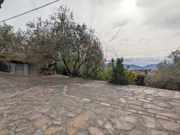 casa indipendente in vendita a Sarzana
