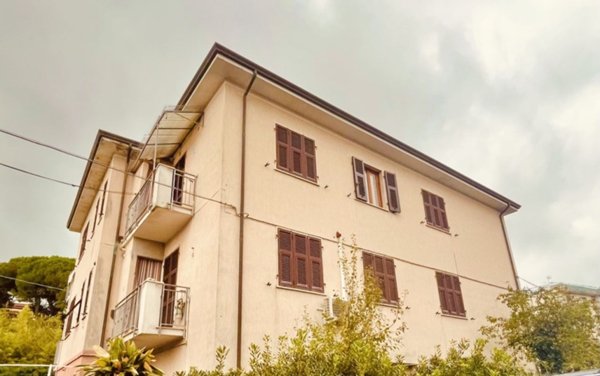 casa indipendente in vendita a Sarzana