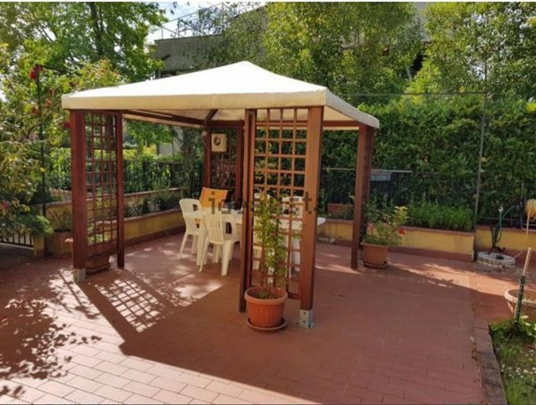 casa indipendente in vendita a Sarzana