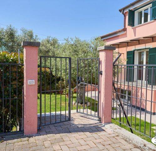 casa indipendente in vendita a Sarzana