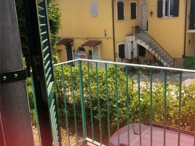 casa indipendente in vendita a Sarzana