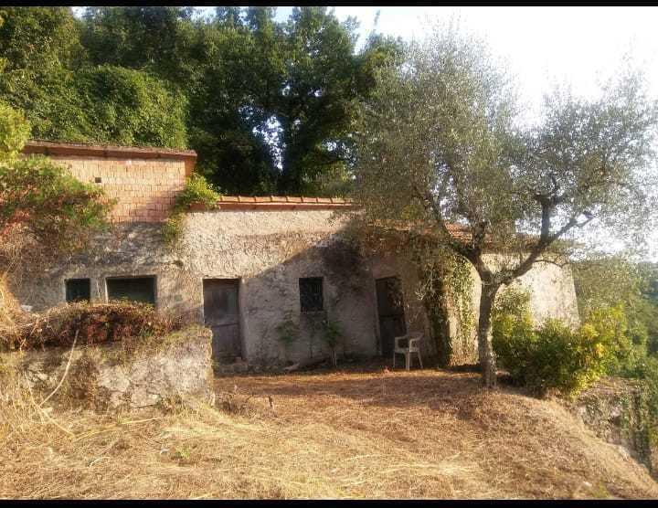 intera palazzina in vendita a Sarzana in zona Falcinello