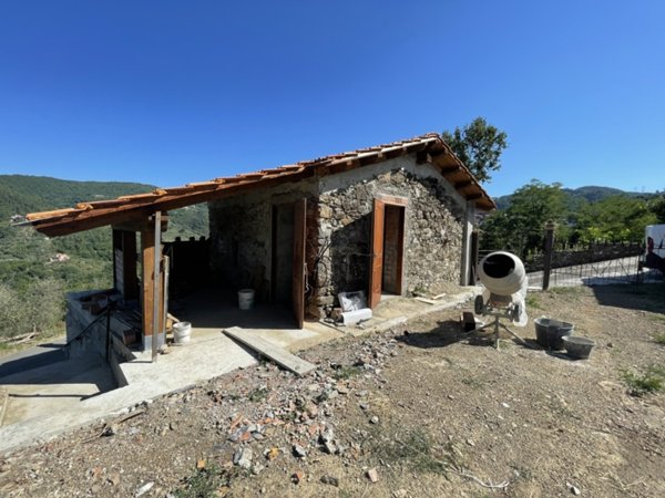 casa indipendente in vendita a Sarzana
