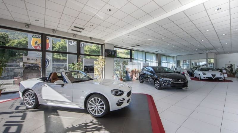 locale commerciale in vendita a Sarzana