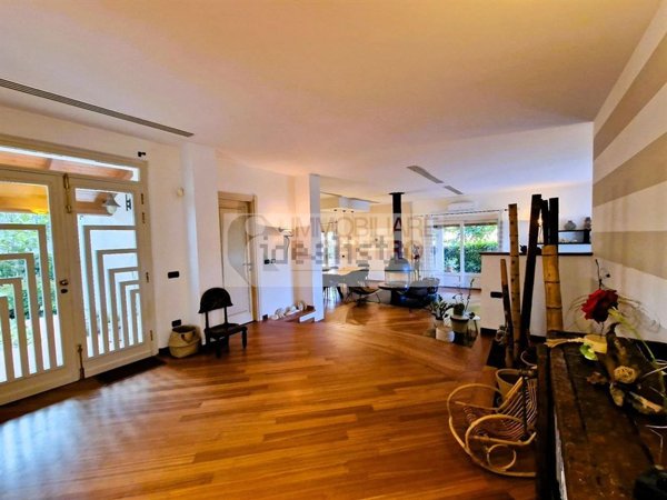 casa indipendente in vendita a Sarzana