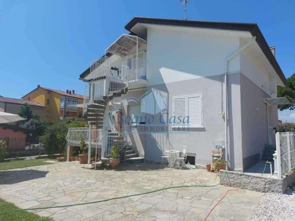 casa indipendente in vendita a Sarzana