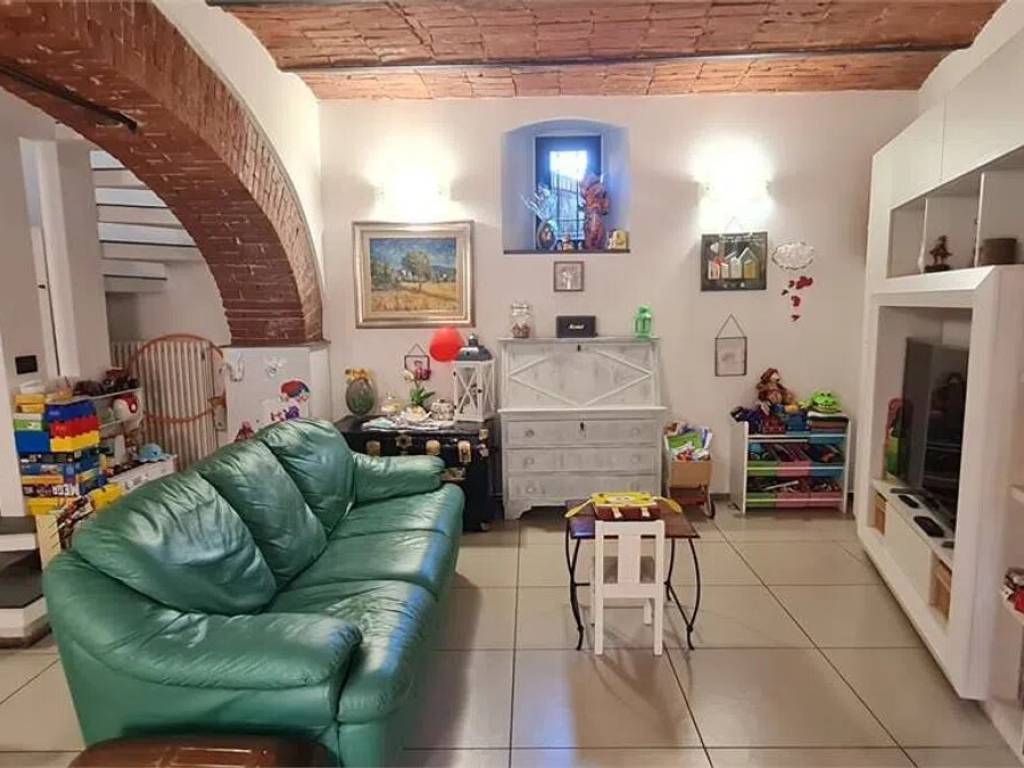 casa indipendente in vendita a Sarzana
