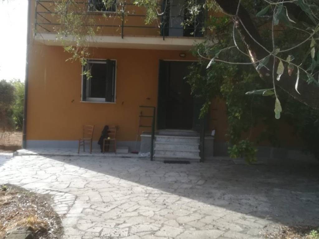 casa indipendente in vendita a Sarzana