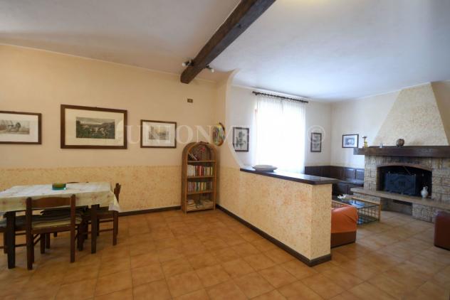 casa indipendente in vendita a Sarzana
