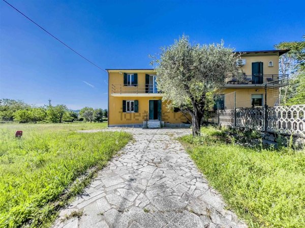 casa indipendente in vendita a Sarzana in zona Falcinello