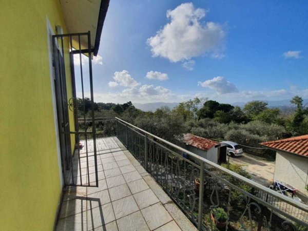 casa indipendente in vendita a Sarzana in zona Falcinello