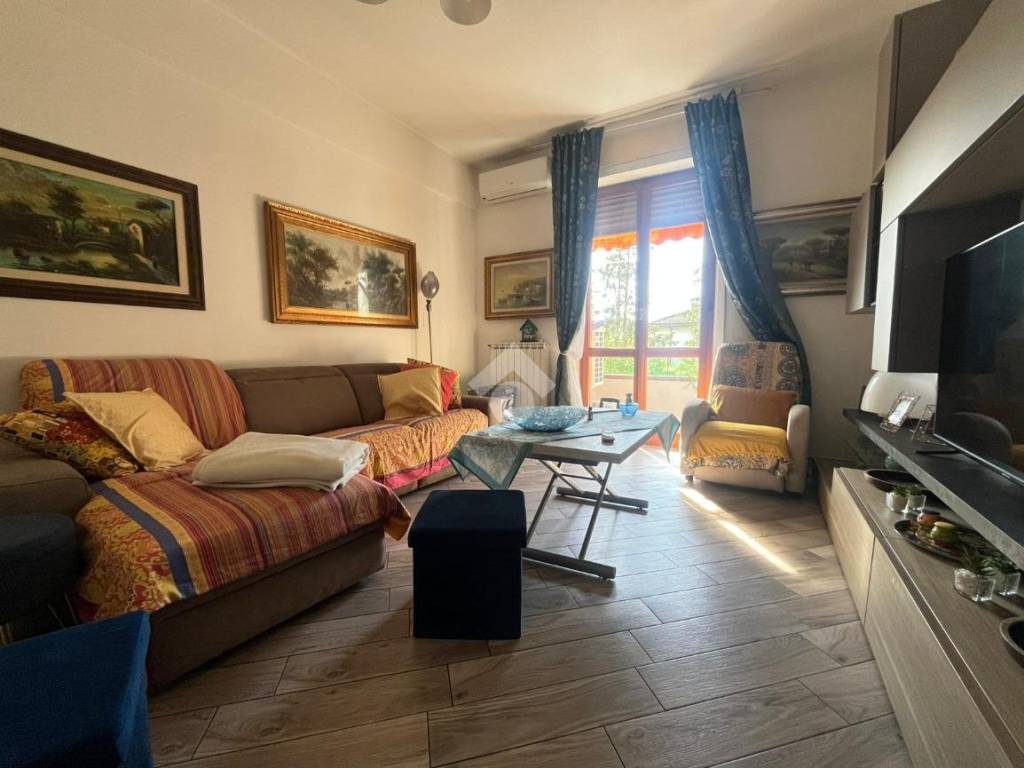 appartamento in vendita a Sarzana in zona Falcinello