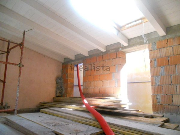 casa indipendente in vendita a Sarzana