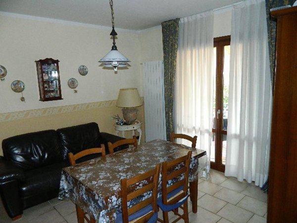 casa indipendente in vendita a Sarzana