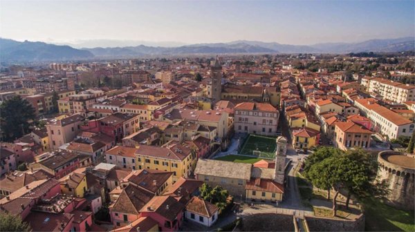negozio in vendita a Sarzana
